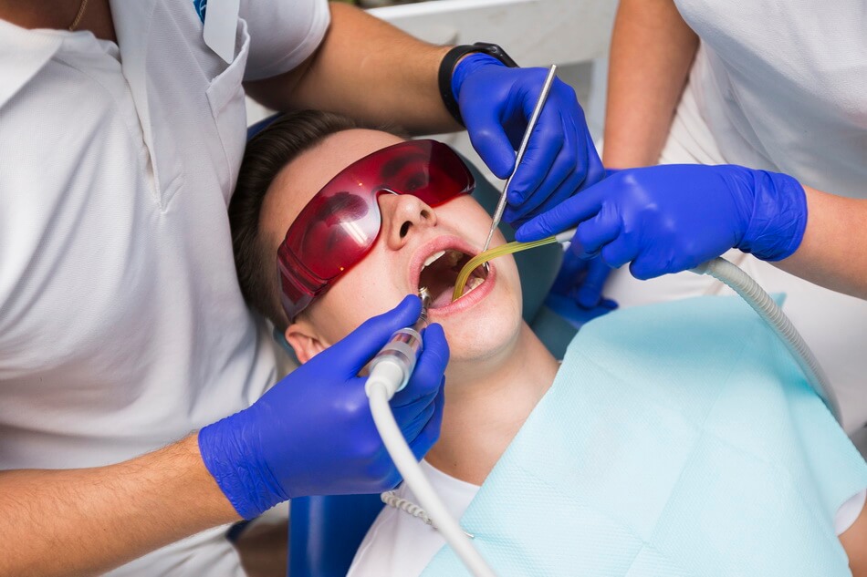 Laser dental implants - زراعة الأسنان بالليزر - مركز وندرز لعلاج الاسنان