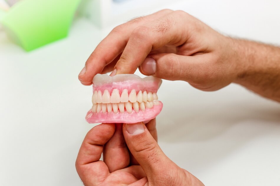 تركيبات الأسنان المتحركة - Removable Dental Prosthetics